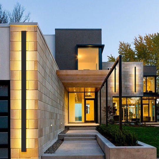 Svelte Linear Outdoor Wall Light IP65