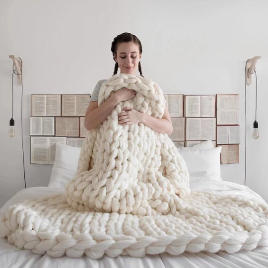 Chunky Knit Blanket – Cozy Wool Blanket for Every Room – Soft & Warm – Perfect for Sofa and Bed
