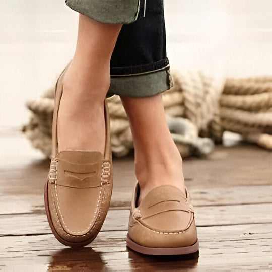 Women’s Retro PU Leather Low Heel Slip-On Loafer