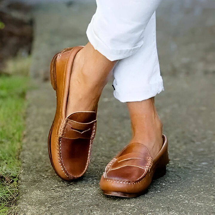 Women’s Retro PU Leather Low Heel Slip-On Loafer
