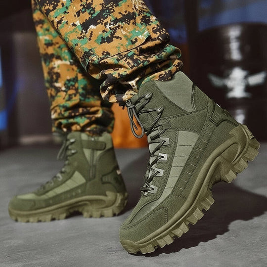 Men's Winter Boots with Lace-Up Design
