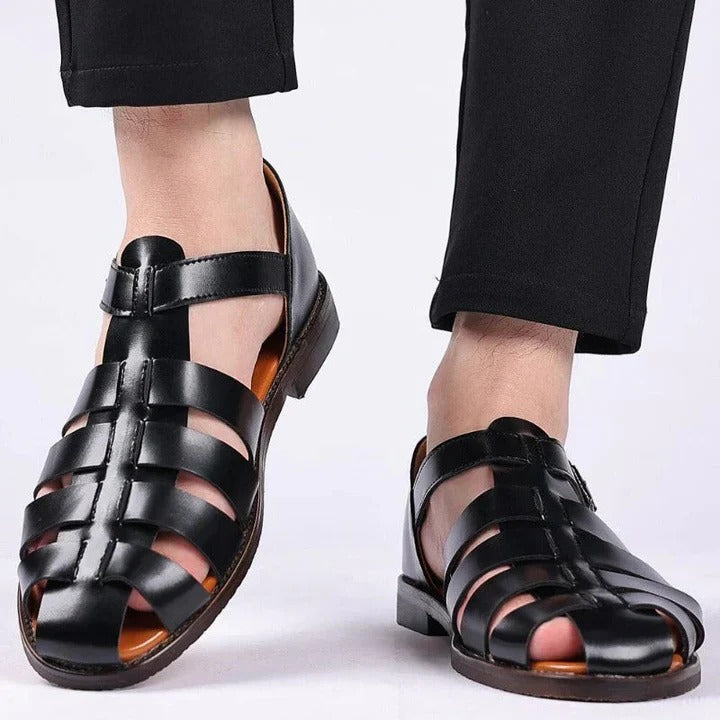 Men’s Sandals with Adjustable Straps and Open Toe Design