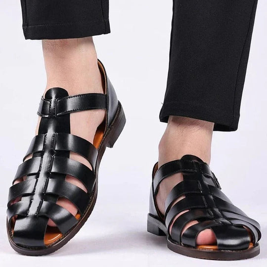 Men’s Sandals with Adjustable Straps and Open Toe Design