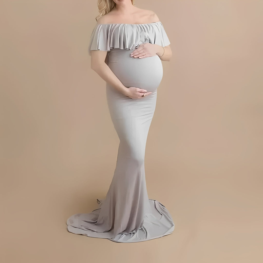 Pregnancy Photoshoot Dress with Flowing Lace Design