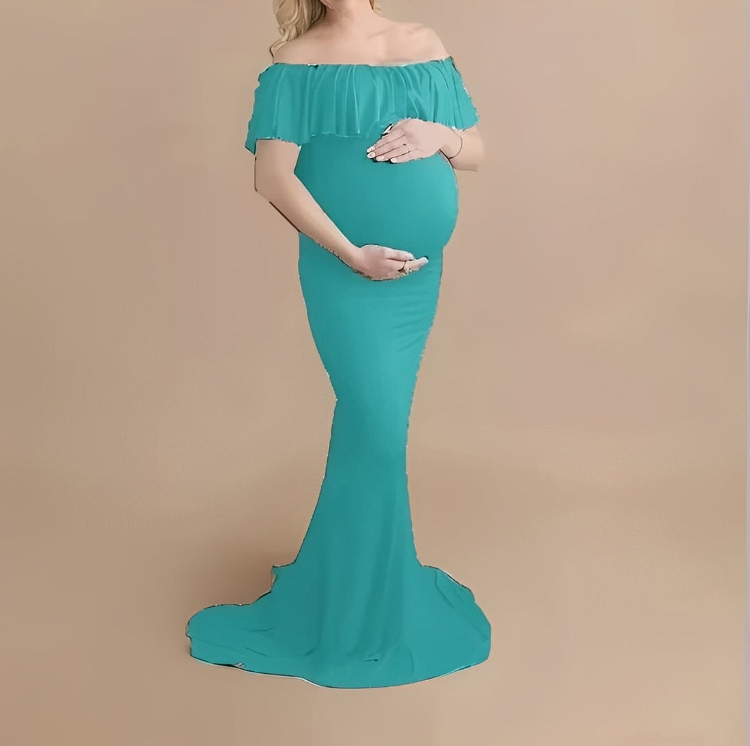 Pregnancy Photoshoot Dress with Flowing Lace Design
