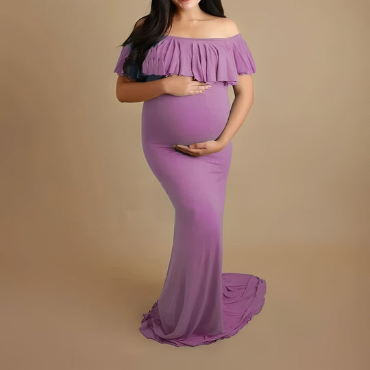 Pregnancy Photoshoot Dress with Flowing Lace Design