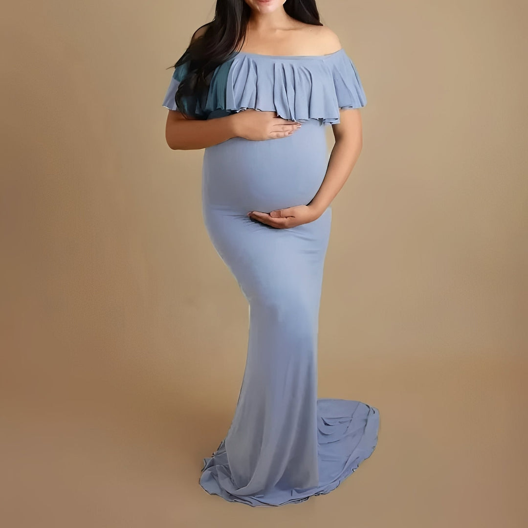Pregnancy Photoshoot Dress with Flowing Lace Design