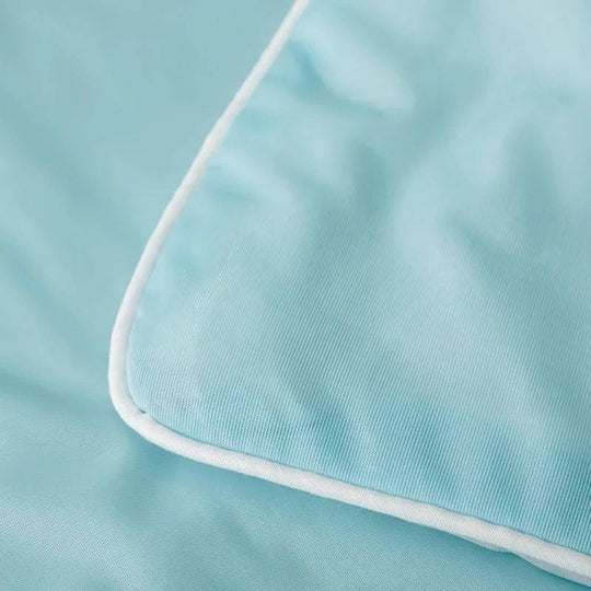 Lightweight Cooling Blanket with Ice Silk Fabric for Summer
