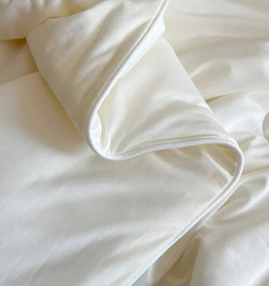 Lightweight Cooling Blanket with Ice Silk Fabric for Summer