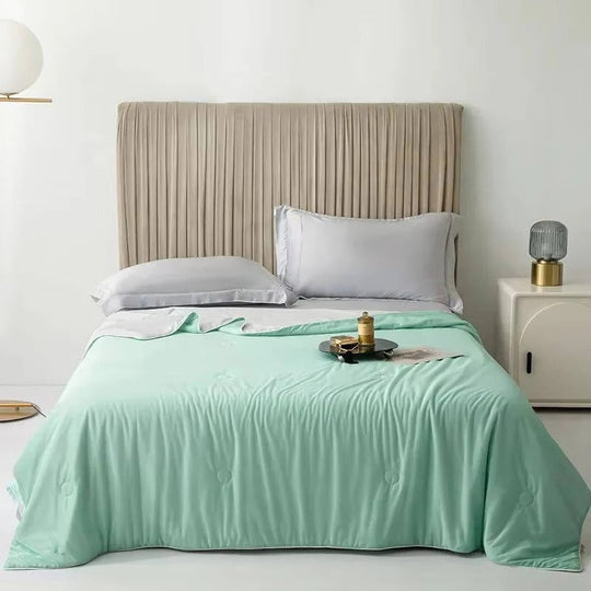 Lightweight Cooling Blanket with Ice Silk Fabric for Summer