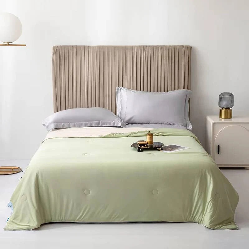 Lightweight Cooling Blanket with Ice Silk Fabric for Summer