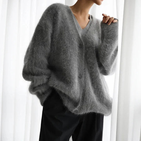 Soft Cashmere Women’s Sweater with Classic Round Neck Winter Knitwear