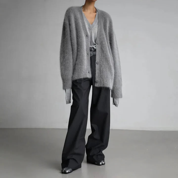 Soft Cashmere Women’s Sweater with Classic Round Neck Winter Knitwear