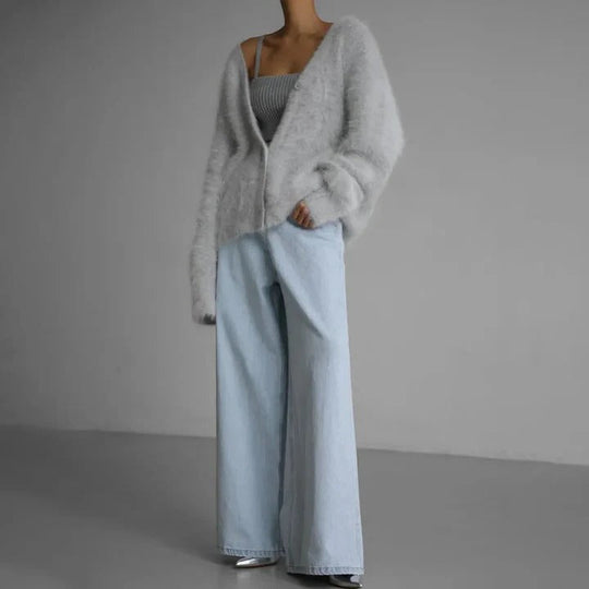 Soft Cashmere Women’s Sweater with Classic Round Neck Winter Knitwear