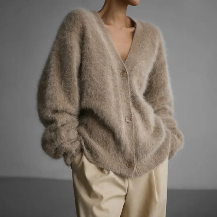 Soft Cashmere Women’s Sweater with Classic Round Neck Winter Knitwear