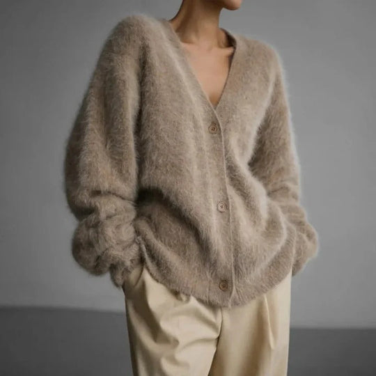 Soft Cashmere Women’s Sweater with Classic Round Neck Winter Knitwear