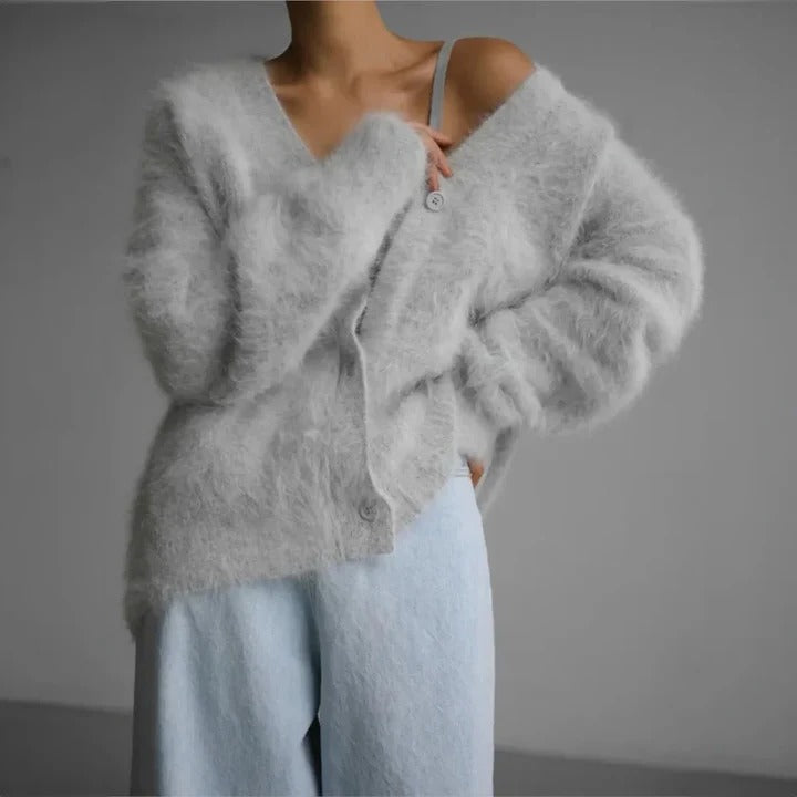 Soft Cashmere Women’s Sweater with Classic Round Neck Winter Knitwear