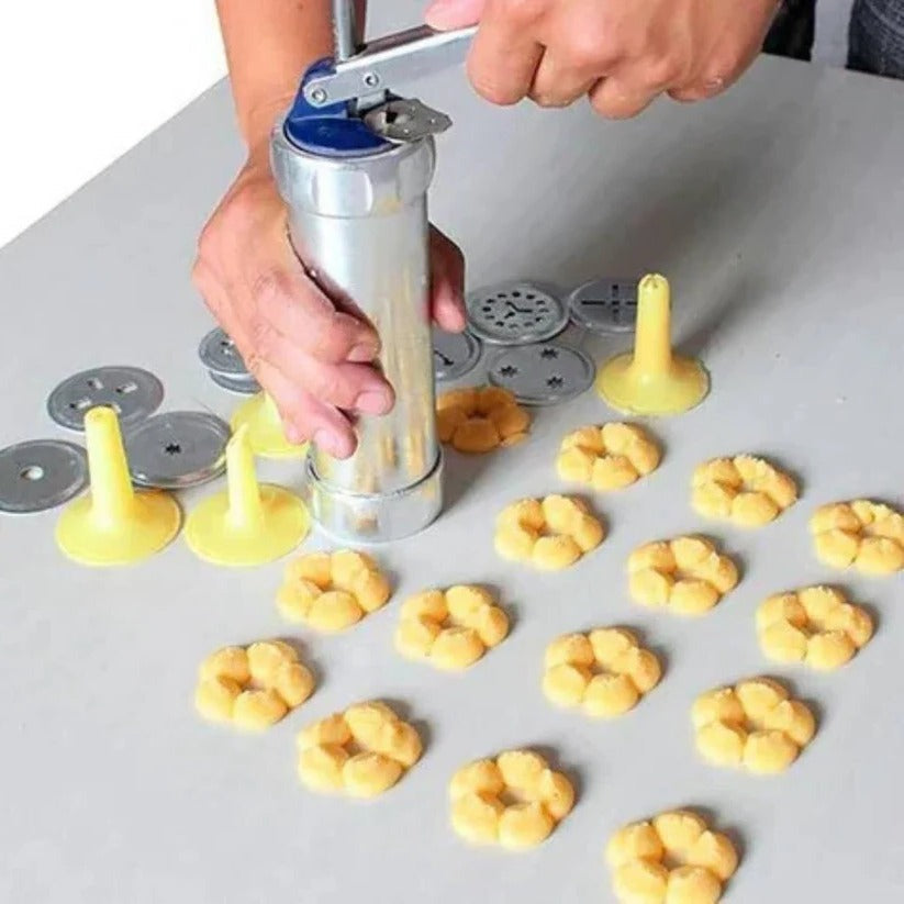 Aluminium Cookie Press Set with 20 Disc Shapes and 4 Piping Nozzles
