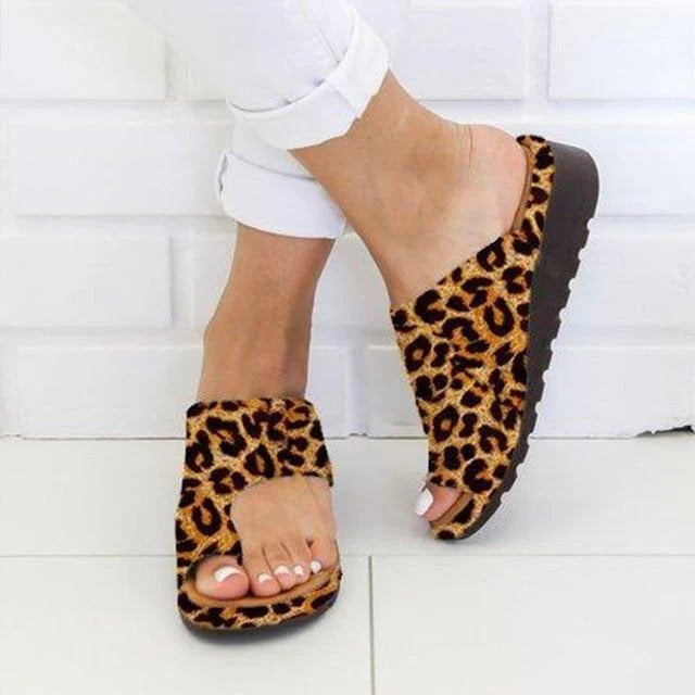 Women's Thick Sole Platform Sandals with Toe Ring Strap and Suede Upper Finish