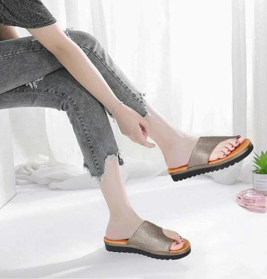 Women's Thick Sole Platform Sandals with Toe Ring Strap and Suede Upper Finish