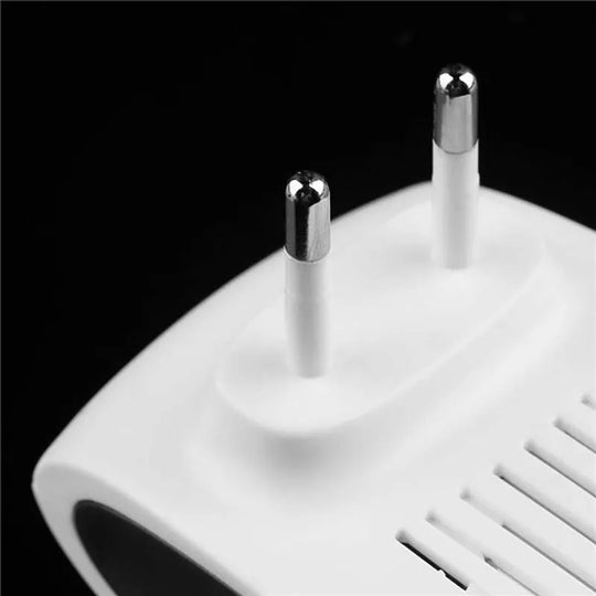 Ultrasonic Squirrel Repeller Device - Effective Pest Control to Deter Squirrels in 48 Hours for Gardens & Yards